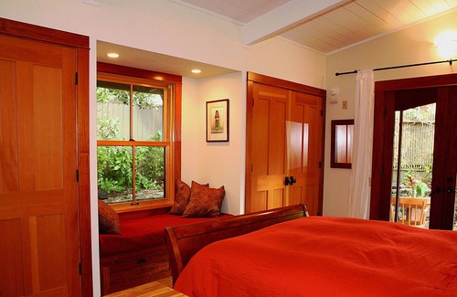 Jacoby Creek Apartamento | Jardín privado, baños de lujo!