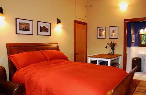 Jacoby Creek Apartamento | Jardín privado, baños de lujo!