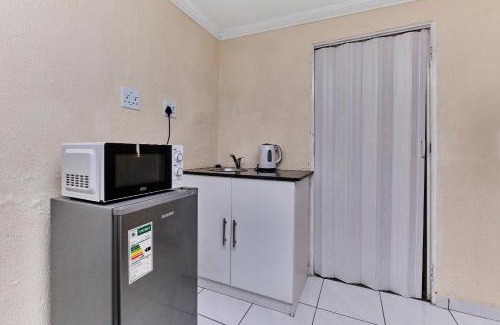 Greater Johannesburg Metropolitan Area Apartamento | Private Garden Cottage with Kitchenette