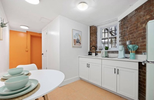 Upper Manhattan Apartamento | Private Garden Getaway: Cozy & Chic , Near Subway