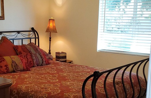 Avant Casa | Private garden Oasis, close to all conveniences