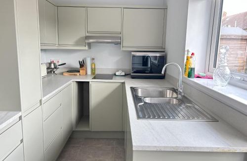 Emsworth Casa | Private Garden Retreat 2BR Modern Comfort