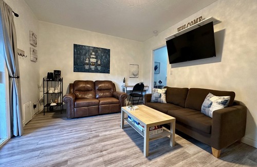 Langford Casa | Private garden suite close to key travel routes. Pet-friendly.