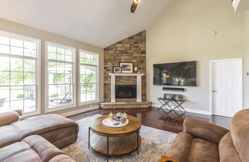 Lexington Casa | Private Gated 3 Acre Estate with Fishing Pond