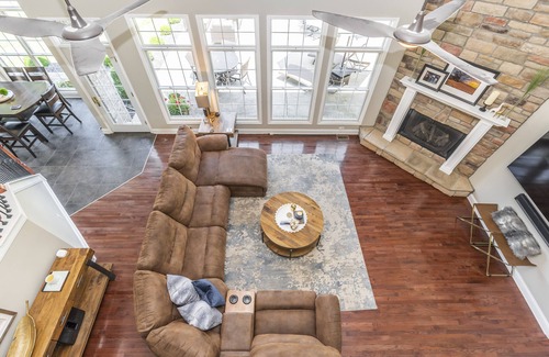 Lexington Casa | Private Gated 3 Acre Estate with Fishing Pond