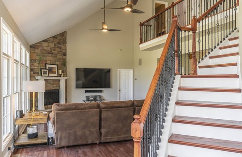 Lexington Casa | Private Gated 3 Acre Estate with Fishing Pond