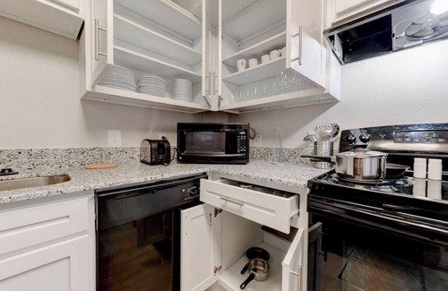 Pleasant Valley Apartamento | Private Gated 4BR 4BA Home Away From Home Near DT