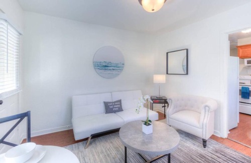 Midtown Apartamento | Private gated cottage! Walk to Overton square!