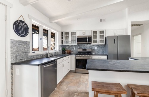 North Albuquerque Acres Casa | Private gated estate home, close to Tramway and Sandia Peak tram