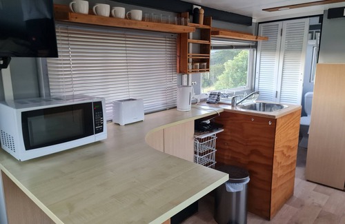 Mangawhai Cabina | Private getaway in Mangawhai Heads (pet friendly)