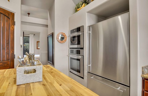 Cave Creek Casa | Private getaway,sleeps 21,pool, 2 jacuzzis, Teppanyaki grill,BBQ,covered patio+