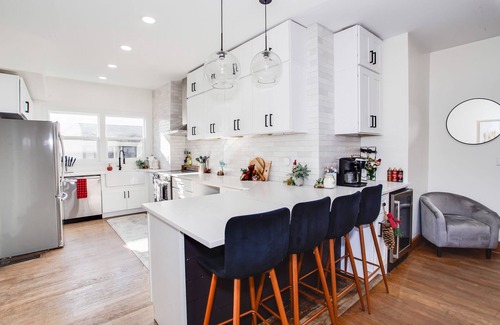 College Hill Casa | Private Getaway with heated pool, Hot Tub & Designer Touches, Walkable Dining