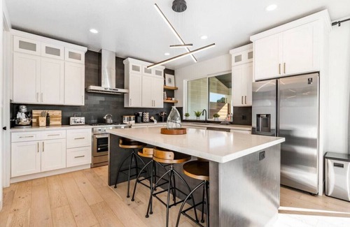 Riverton Casa | Private Getaway with Theater Room, Hot Tub, Dry Sauna, 7 bedrms, 4 bathrms