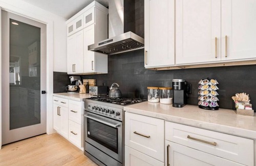 Riverton Casa | Private Getaway with Theater Room, Hot Tub, Dry Sauna, 7 bedrms, 4 bathrms