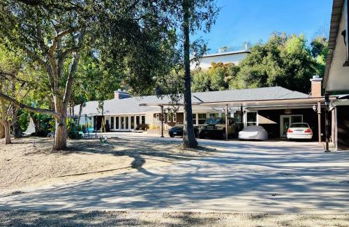 Encino Otro | Private Glamping Cabin Tent View Pool Big Estate Oasis Garden Extra Fee 4 Guest Clea-ning Pet WOMEN ONLY