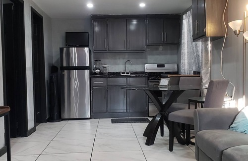 Playas de Tijuana Casa | Private Gorgeous Cozy Modern home/5 min Drive from beach, righ across from park