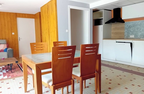 Mandailles-Saint-Julien Apartamento | Private ground-floor apartment