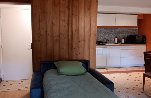 Mandailles-Saint-Julien Apartamento | Private ground-floor apartment