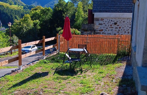 Mandailles-Saint-Julien Apartamento | Private ground-floor apartment