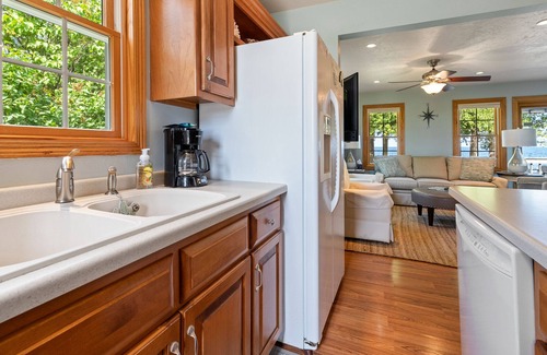 Idlewild Cabaña | Private Green Bay Waterfront - Heidaway Cottage