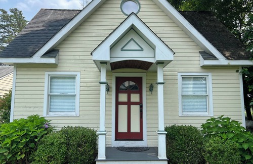 Town of Marbletown Cabaña | Private Guest Cottage @ The Sheeley House in High Falls NY.