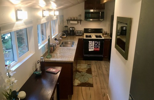 Eastside Santa Cruz Cabaña | Private Guest Cottage. Newly appointed, Modern, Centrally Located