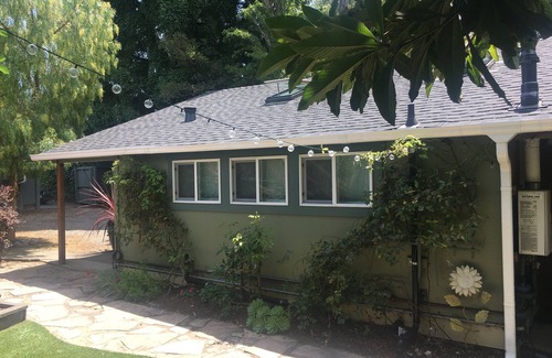 Eastside Santa Cruz Cabaña | Private Guest Cottage. Newly appointed, Modern, Centrally Located