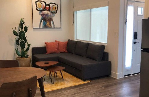 Del Aire Casa | Casa de huéspedes privada · * NUEVO * Pristine 2bed / 2bath w / Yard Near Beaches & LAX