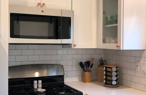 Del Aire Casa | Casa de huéspedes privada · * NUEVO * Pristine 2bed / 2bath w / Yard Near Beaches & LAX