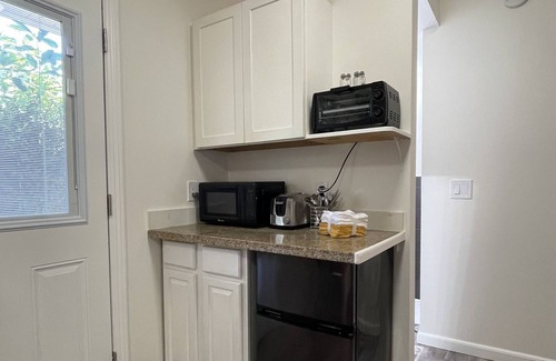 Oxnard Apartamento | Private Guest House for one/two -by The Collection