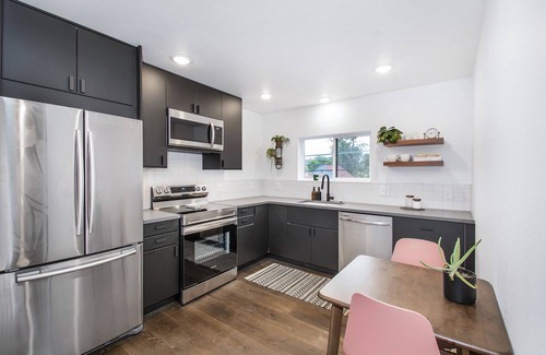 Cole Apartamento | Private guest house, king bed, work-from-home friendly, fully equipped kitchen