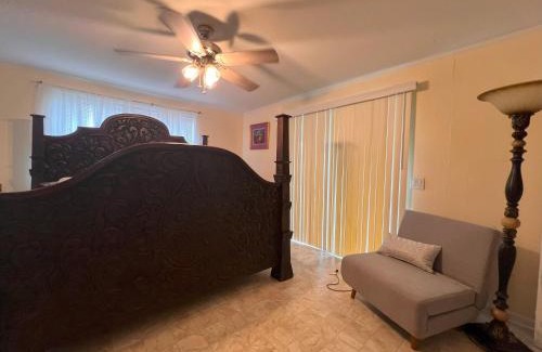 Tallahassee Casa | Private Guest Room 5 Min and less from FAMU, FSU, Downtown- TheDollHouse