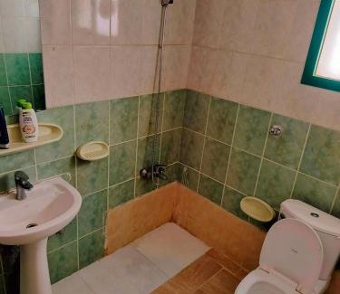 Al Ain Casa | Private Guest Room in Kuwaitat