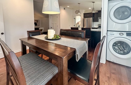 West Bloomington Casa | Private Guest Suite- Pool⭐Family & Dogs Friendly⭐City & Quiet Living