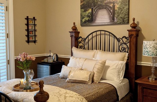 Gilroy Casa | Private guest suite with pool and stunning views