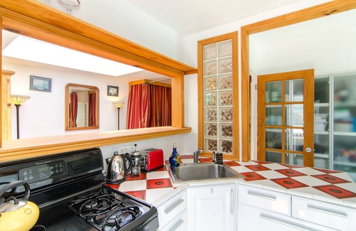 Pacific Palisades Cabaña | Private Guesthouse in Pacific Palisades