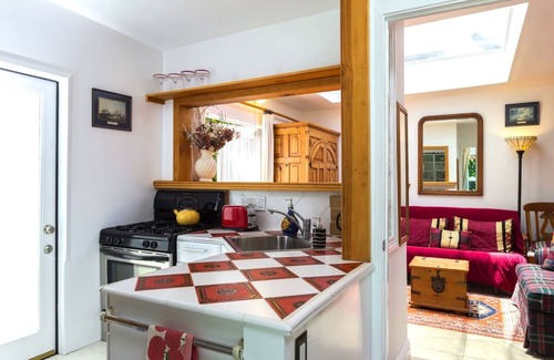 Pacific Palisades Cabaña | Private Guesthouse in Pacific Palisades