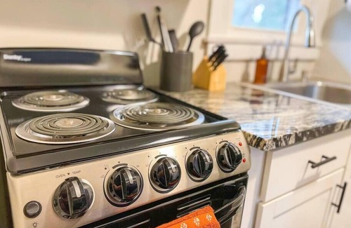 Martinsville Casa | Private Guesthouse w/Kitchen - Minutes from Uptown