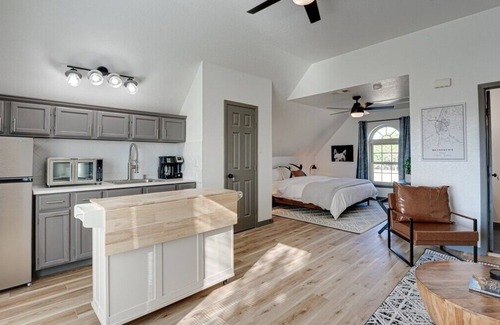 Waxahachie Casa | Private Guesthouse with Deluxe Home Theater by RedAwning