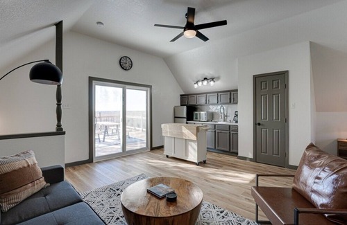 Waxahachie Casa | Private Guesthouse with Deluxe Home Theater by RedAwning