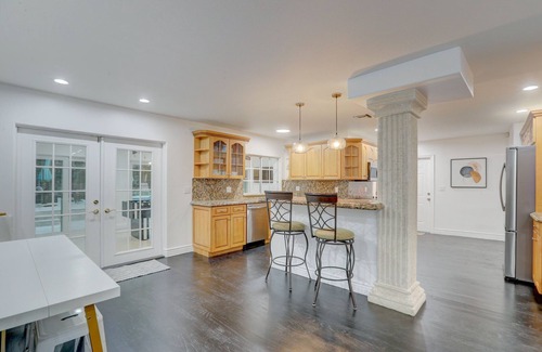 Central Oakland Park Casa | Private Heated Pool ~ Balcony ~ Near Beach