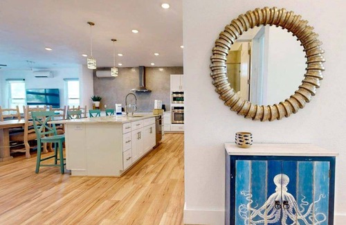 Port Aransas Casa | Private Heated Pool, Pet Friendly, Shared Pool, Boardwalk to the Beach