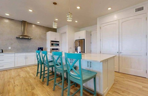 Port Aransas Casa | Private Heated Pool, Pet Friendly, Shared Pool, Boardwalk to the Beach