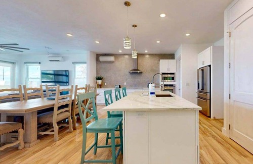 Port Aransas Casa | Private Heated Pool, Pet Friendly, Shared Pool, Boardwalk to the Beach