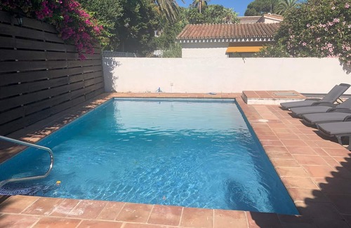 Urbanizacion Marbessa Casa | Villa privada, cómoda con piscina privada y jardín - 3 minutos a pie de la playa