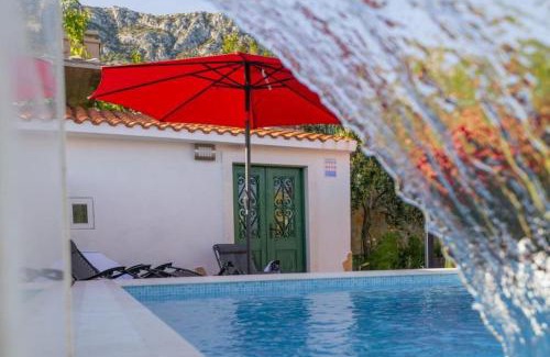 Kastel Sucurac Apartamento | Private heated pool and jacuzzi #House Sandra