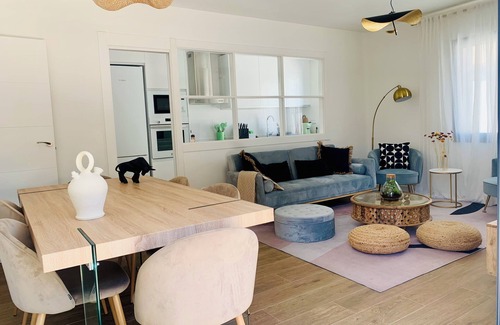 Cruz de Humilladero Villa | Private & heated Pool, free parking; gym and cinema !! In the centre of Malaga