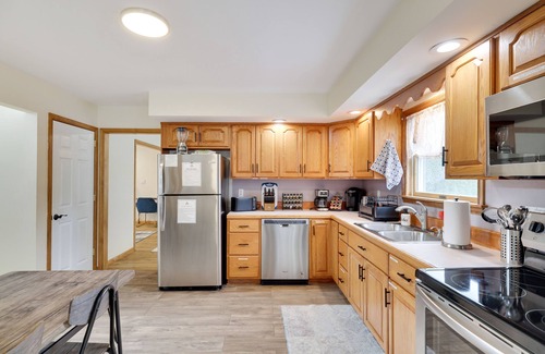Stroudsburg Casa | Private Heated Pool/Hot Tub/Huge Game Room/Sauna/Fire Pit/Huge Yard/3300 sq ft!