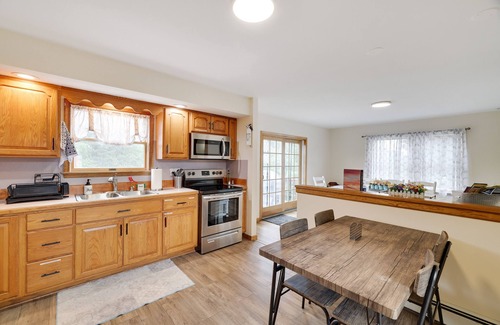 Stroudsburg Casa | Private Heated Pool/Hot Tub/Huge Game Room/Sauna/Fire Pit/Huge Yard/3300 sq ft!