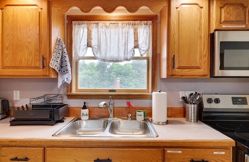 Stroudsburg Casa | Private Heated Pool/Hot Tub/Huge Game Room/Sauna/Fire Pit/Huge Yard/3300 sq ft!
